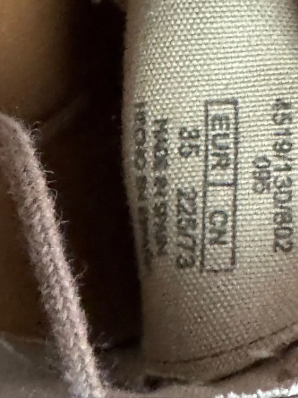 Clark’s Zara boys taupe brown chukka boots high top size 3.5 suede feel 35 forma